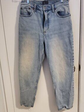 Abercrombie & Fitch Ultra High Rise Straight Jeans Women's Size 30/10 Short